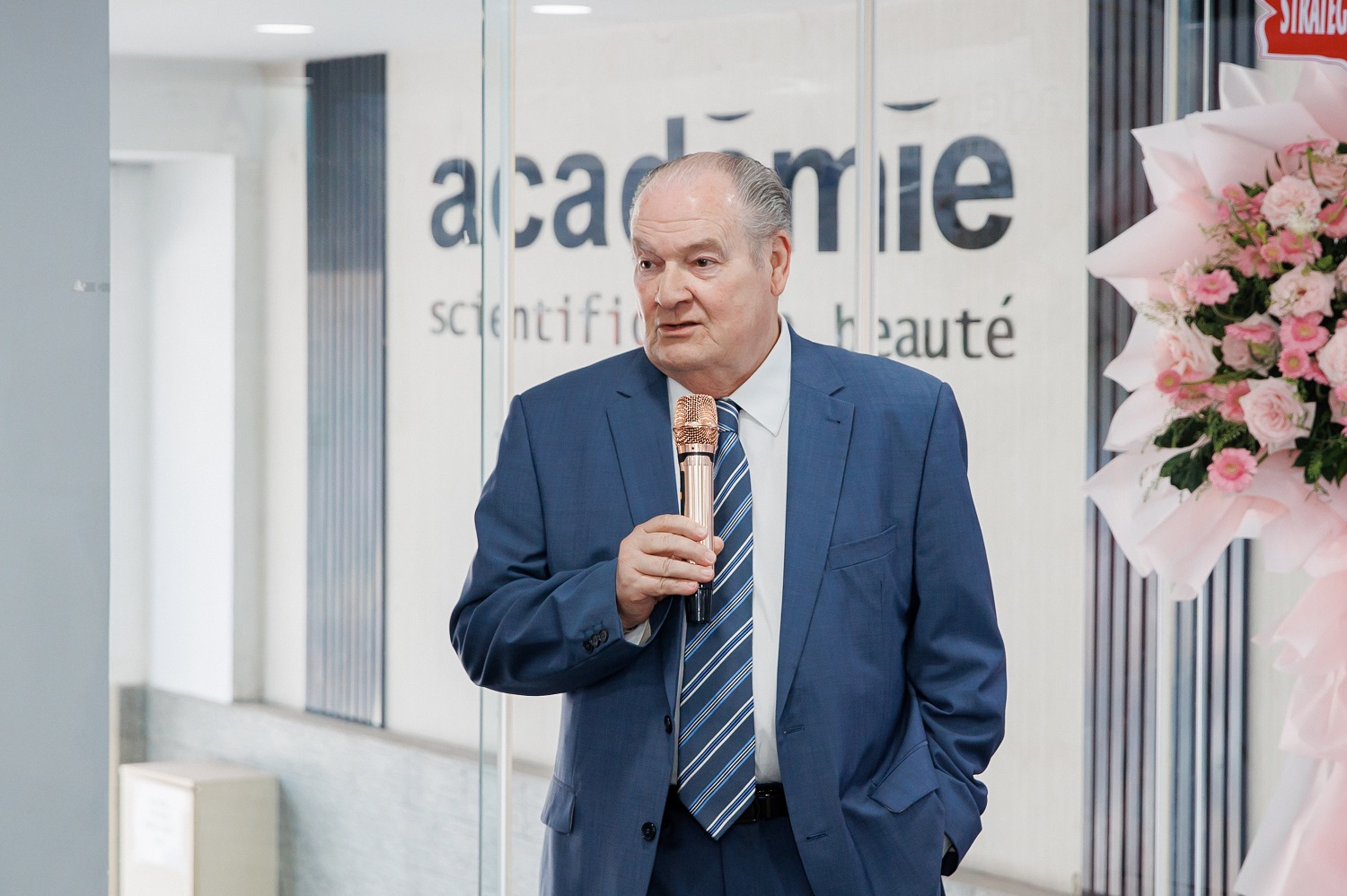 Mr. Christophe Theme – Chủ tịch tập đoàn Academie group phát biểu tại buổi lễ 